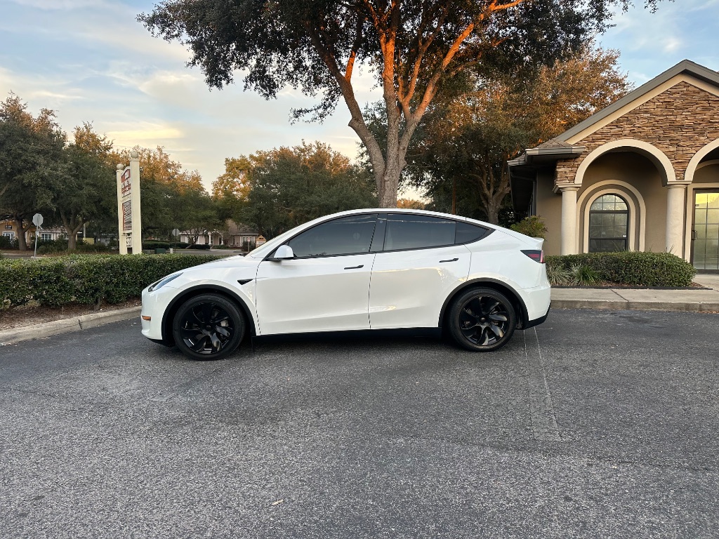 2021 Tesla Model Y Long Range photo 2