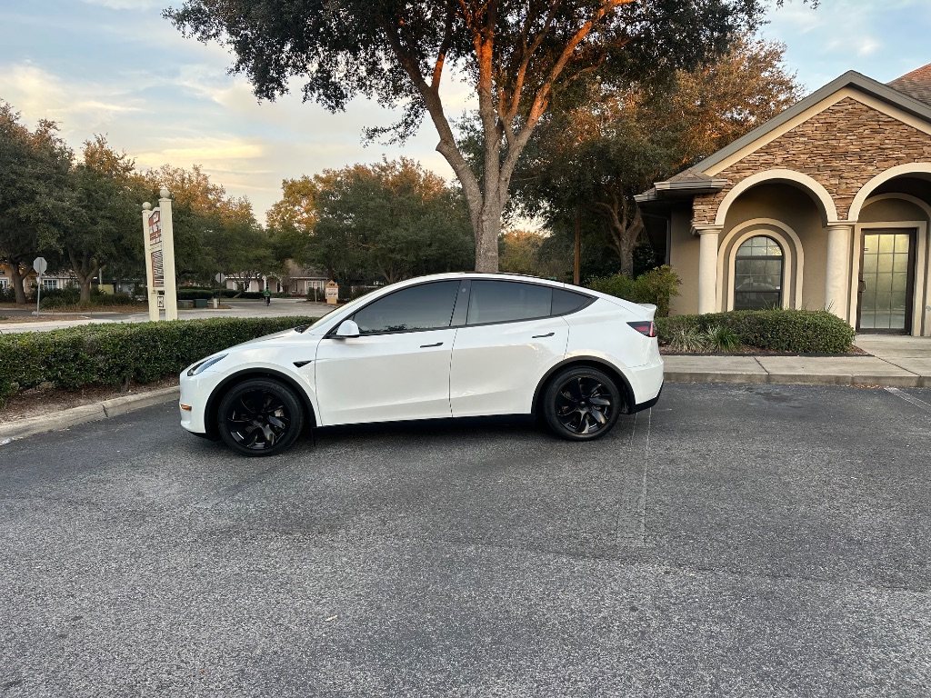 2021 Tesla Model Y Long Range photo 11