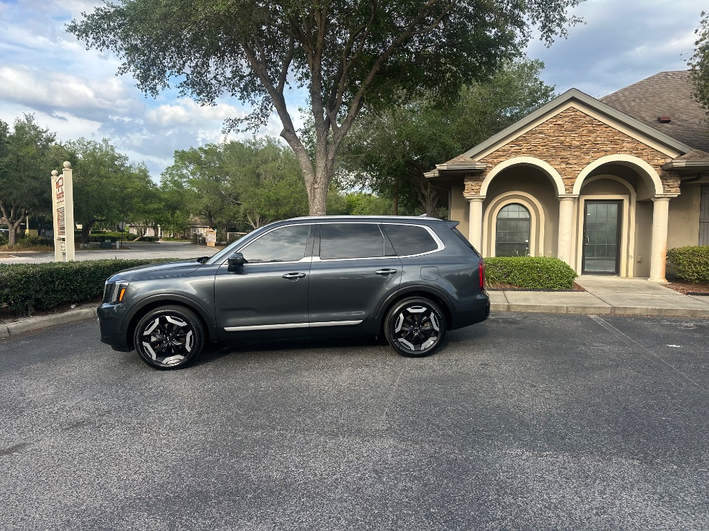 2023 Kia Telluride S photo 11