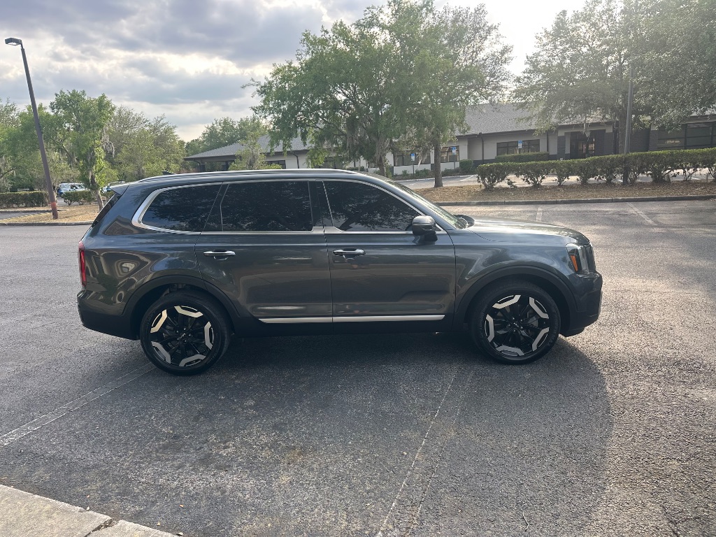 2023 Kia Telluride S photo 7