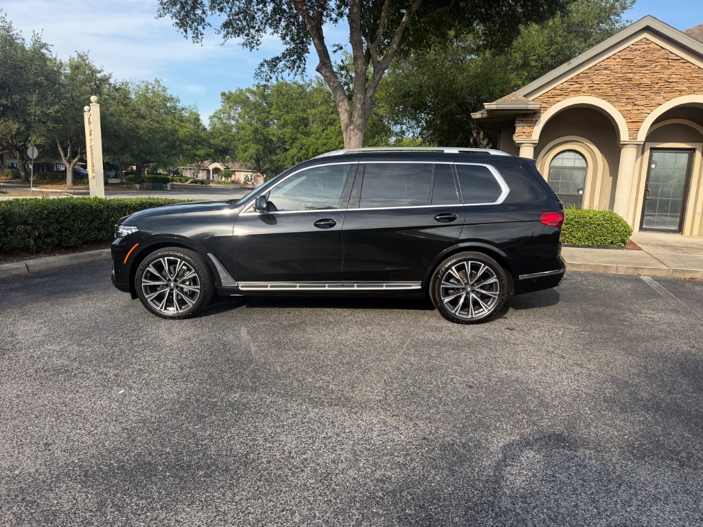 2022 BMW X7 xDrive40i's photo