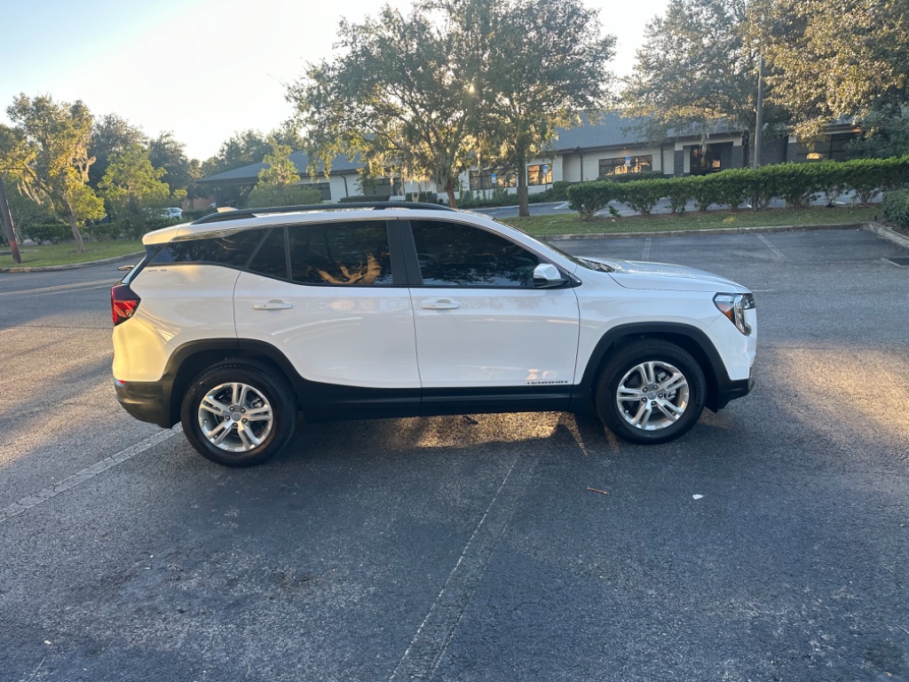 2023 GMC Terrain SLE photo 7