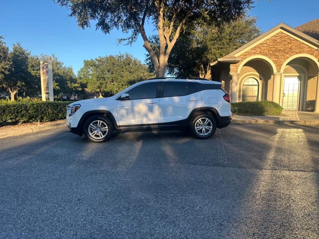 2023 GMC Terrain SLE photo 2