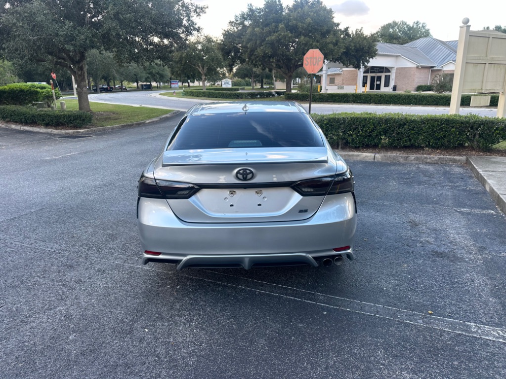 2021 Toyota Camry SE photo 9