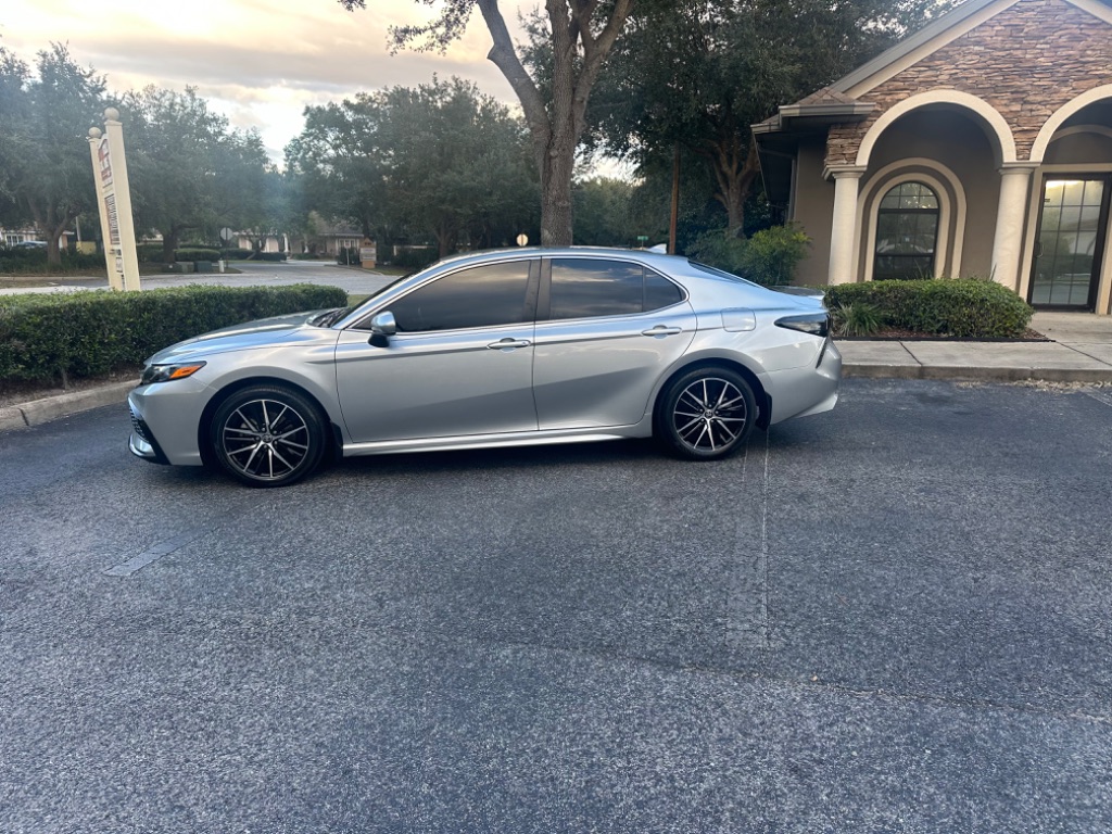 2021 Toyota Camry SE photo 11