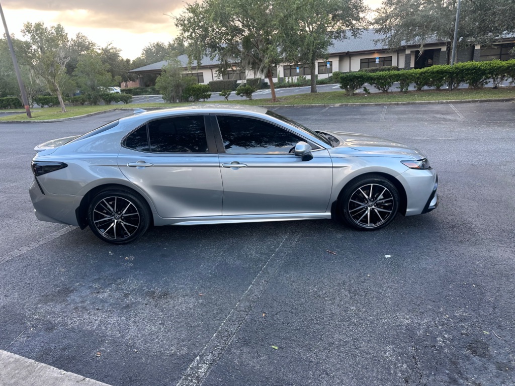 2021 Toyota Camry SE photo 7