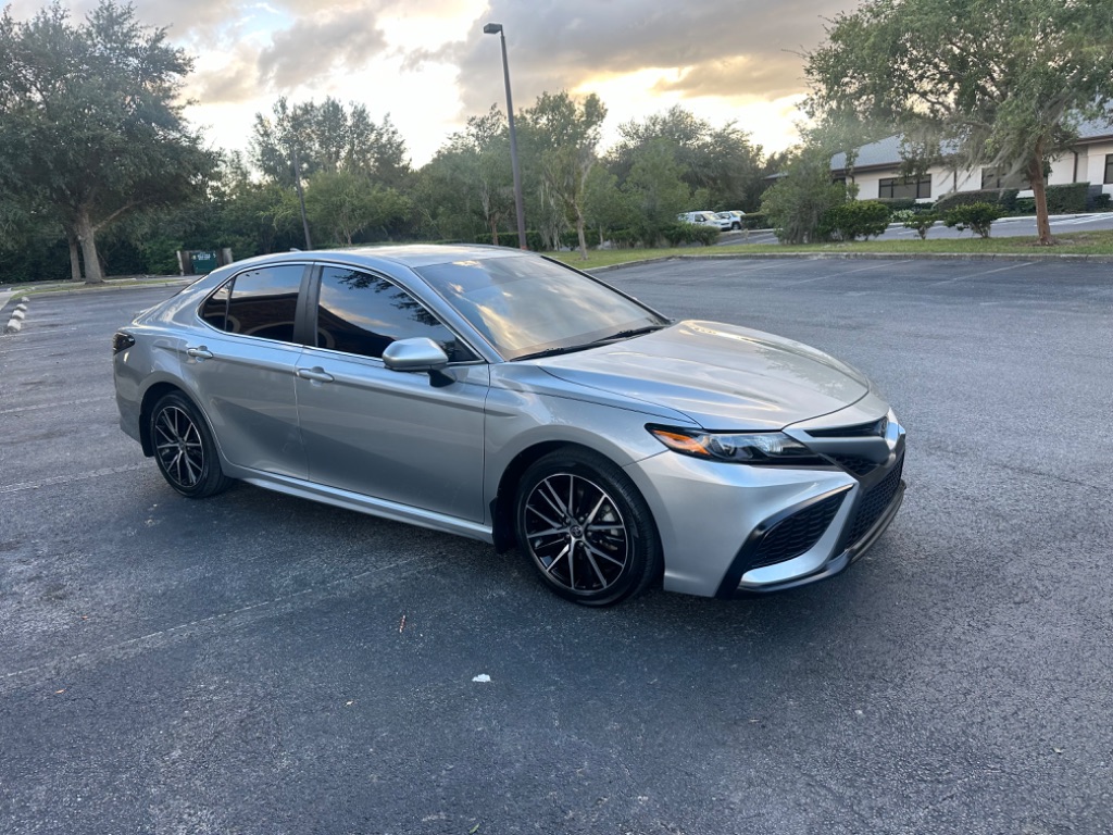 2021 Toyota Camry SE photo 6