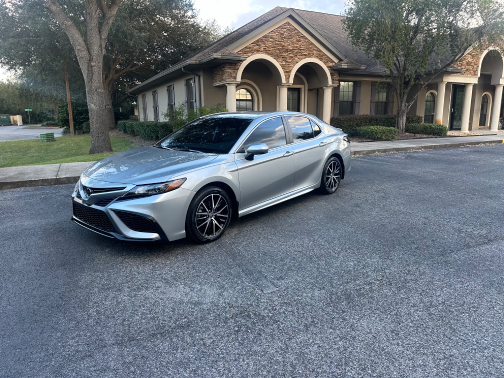 2021 Toyota Camry SE photo 3