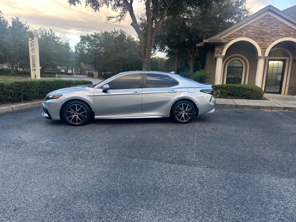 2021 Toyota Camry SE photo 2