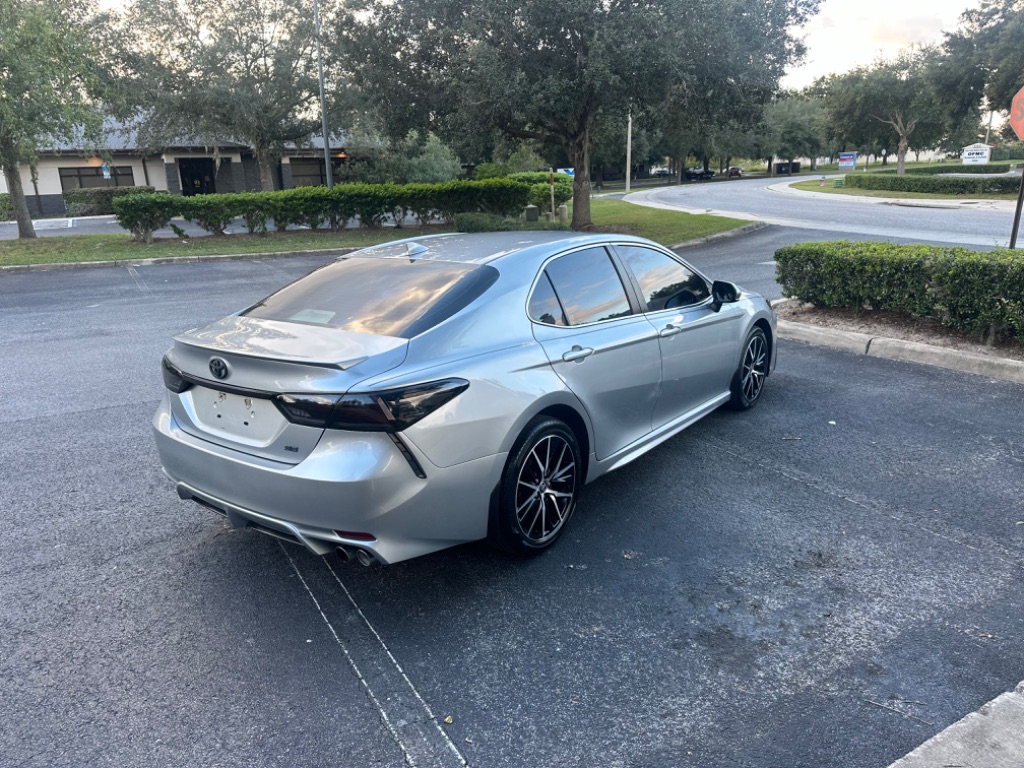 2021 Toyota Camry SE photo 8