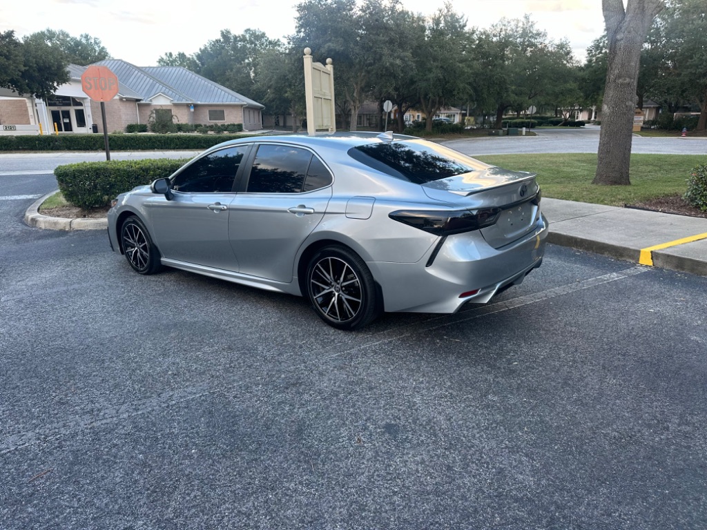 2021 Toyota Camry SE photo 10