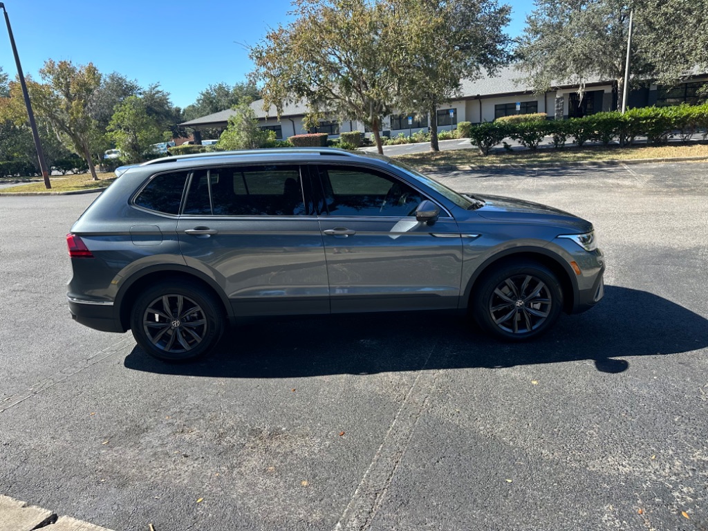 2023 Volkswagen Tiguan SE photo 7