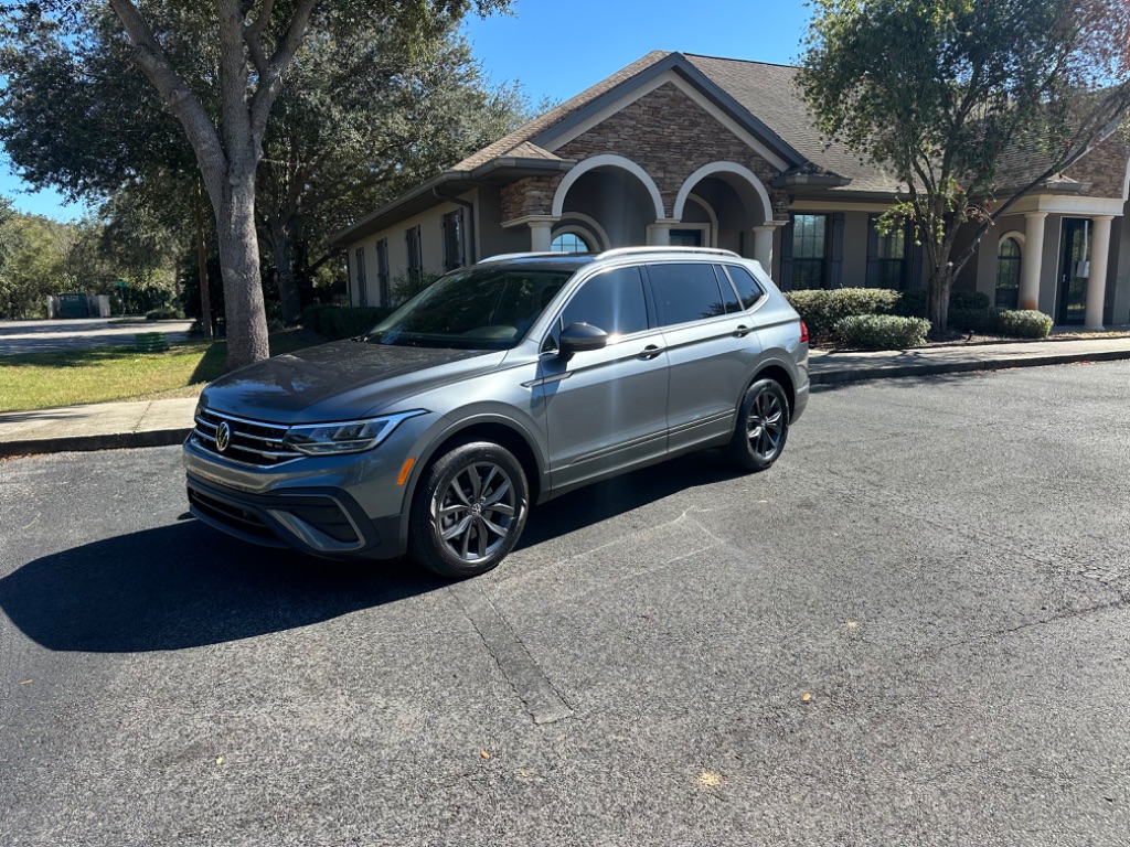 2023 Volkswagen Tiguan SE photo 3