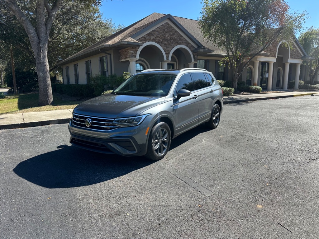 2023 Volkswagen Tiguan SE photo 4