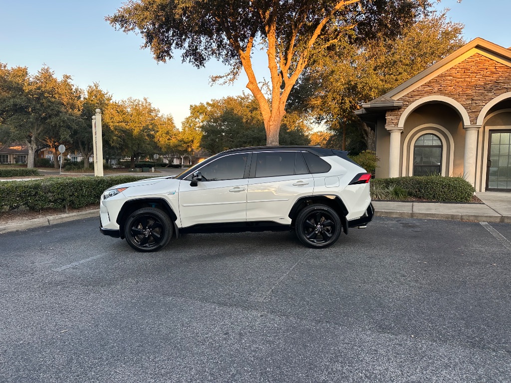 2019 Toyota RAV4 XSE photo 2