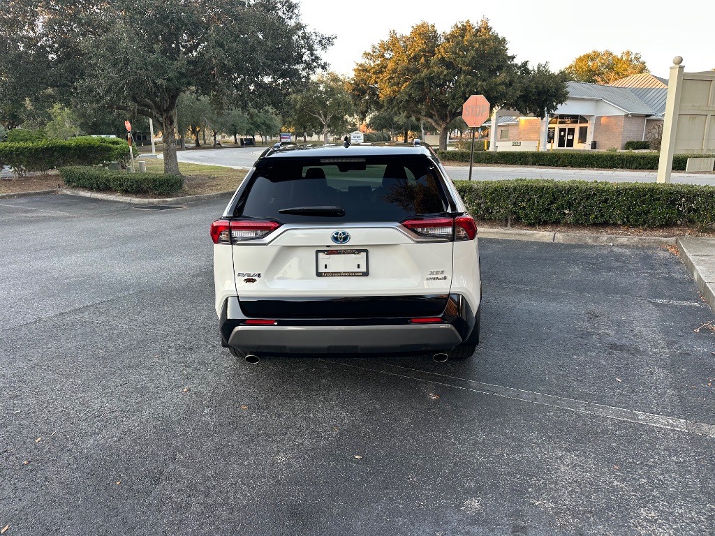 2019 Toyota RAV4 XSE photo 10