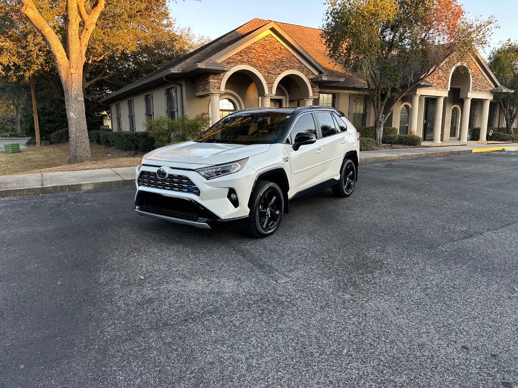 2019 Toyota RAV4 XSE photo 4