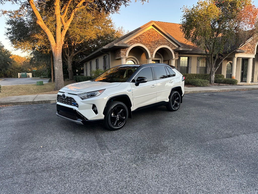 2019 Toyota RAV4 XSE photo 3