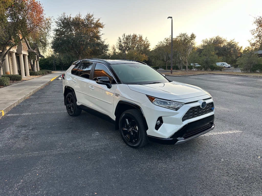 2019 Toyota RAV4 XSE photo 7