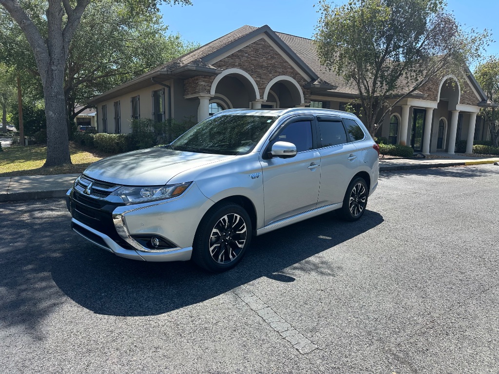 2018 Mitsubishi Outlander GT PHEV photo 2