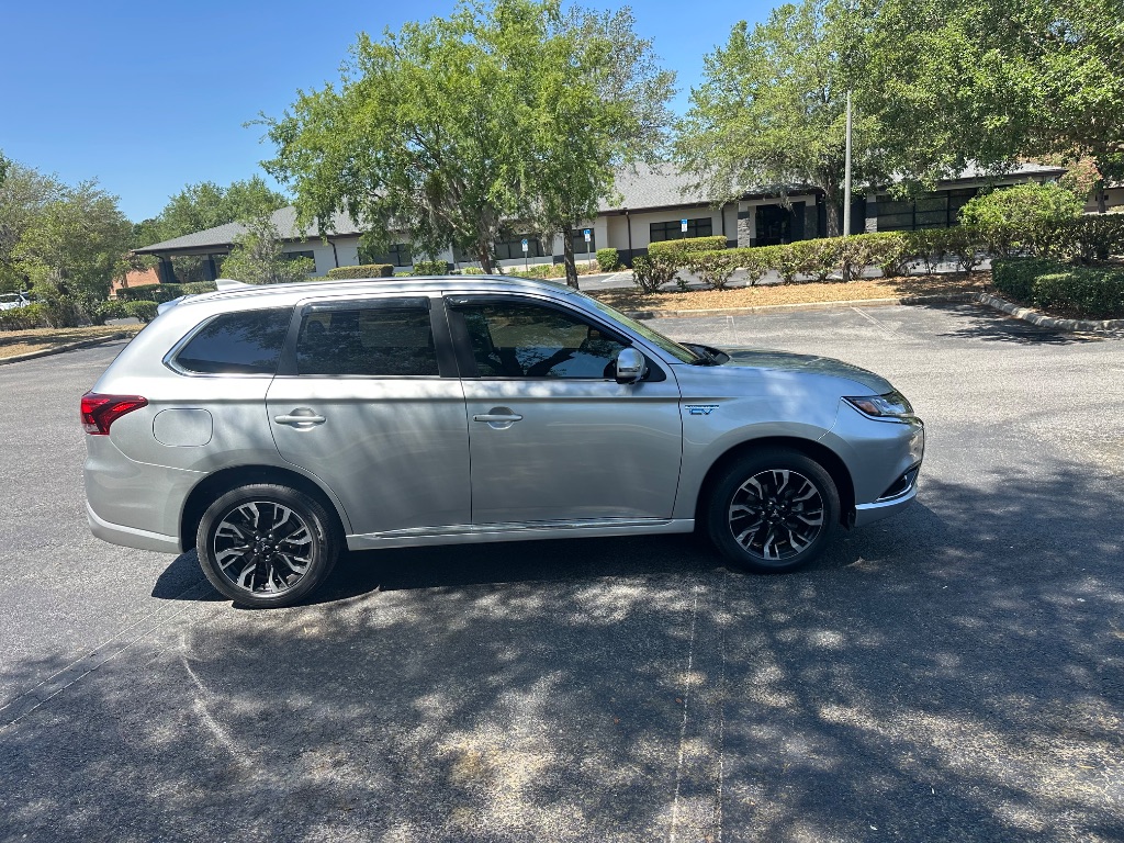 2018 Mitsubishi Outlander GT PHEV photo 6