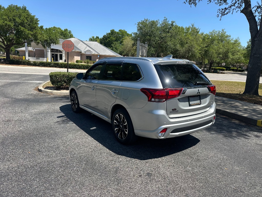 2018 Mitsubishi Outlander GT PHEV photo 9