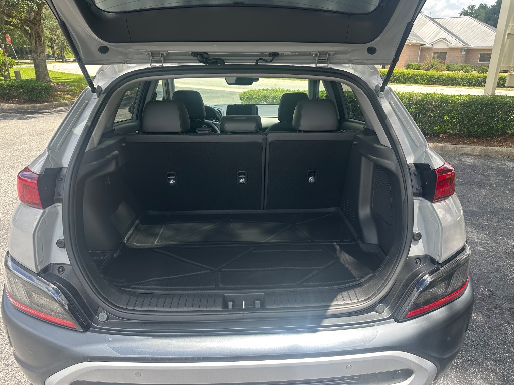 2022 Hyundai Kona Limited photo 2