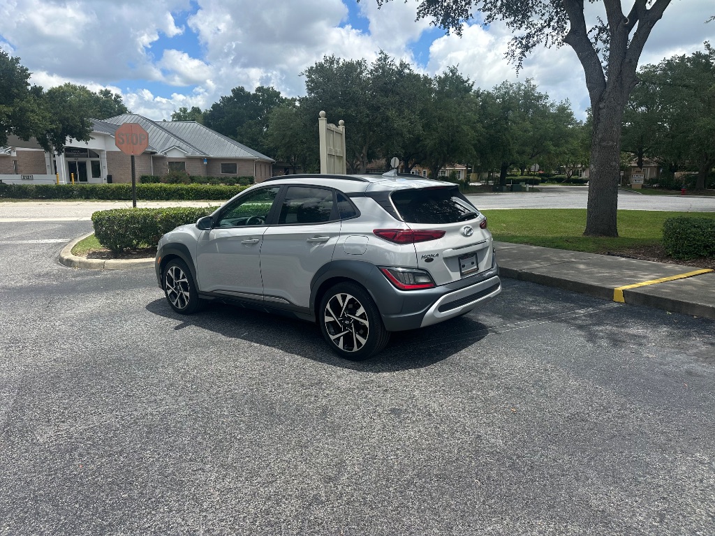 2022 Hyundai Kona Limited photo 3