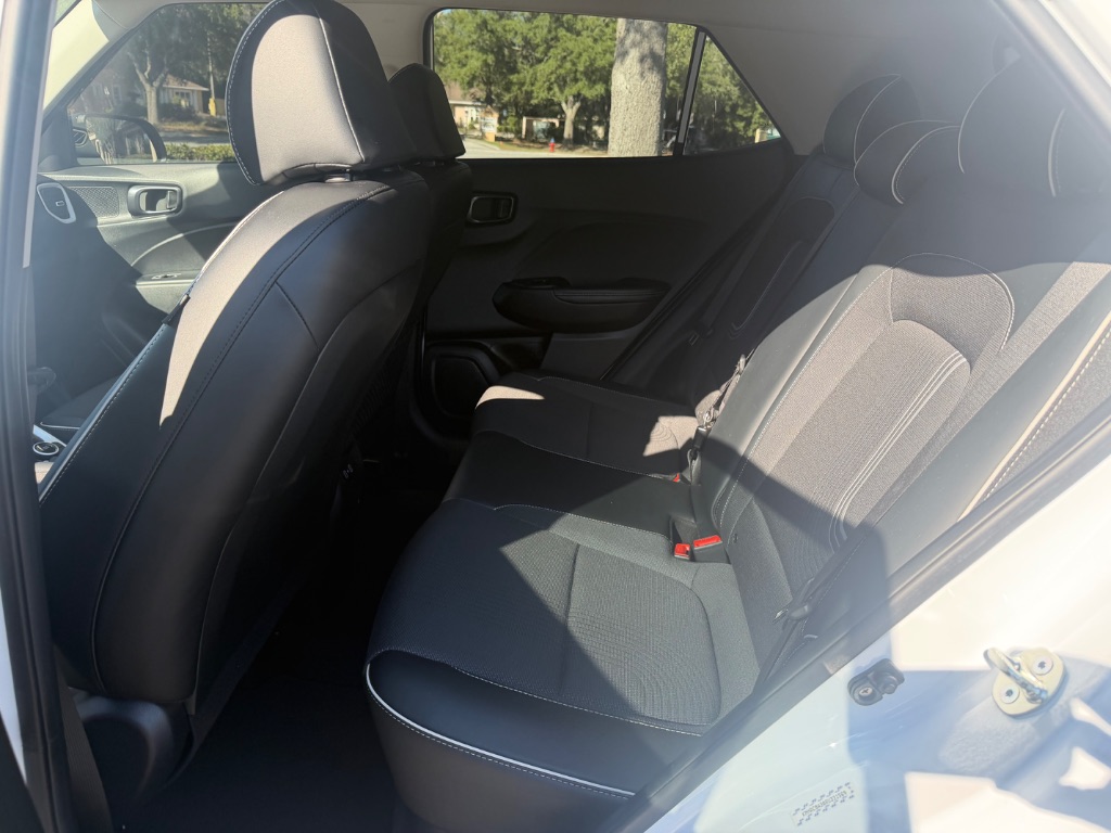 2024 Hyundai Venue Limited - Photo 18