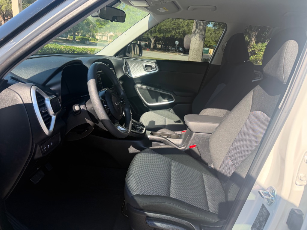 2025 Kia Soul LX - Photo 12