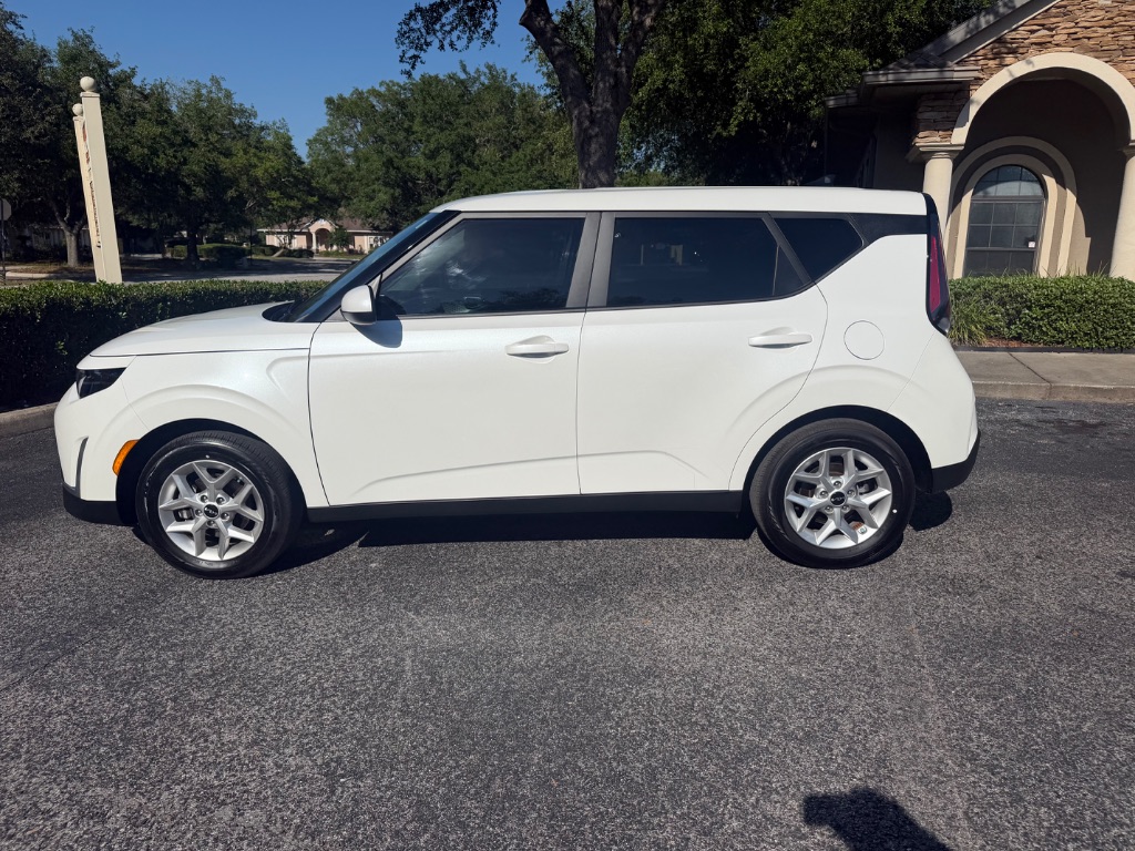 2025 Kia Soul LX - Photo 10